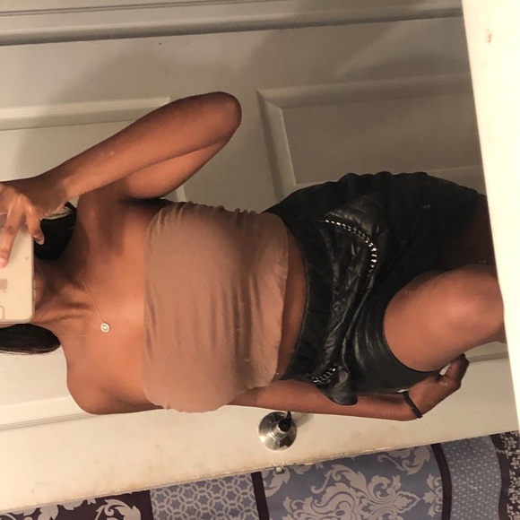 Black XS Skirt ( will fit ladies that’s XS-M) 🖤 - Picture 1 of 6